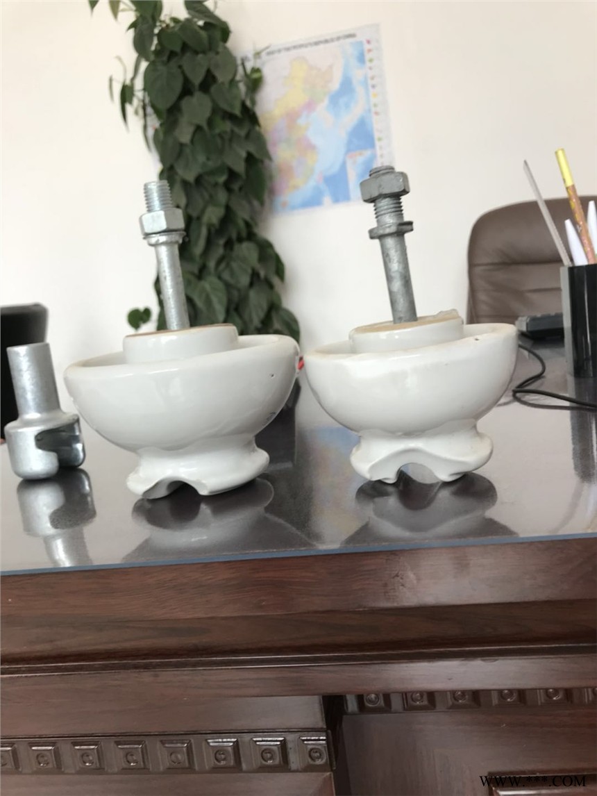 瓷质绝缘子P-15T针式绝缘子图1