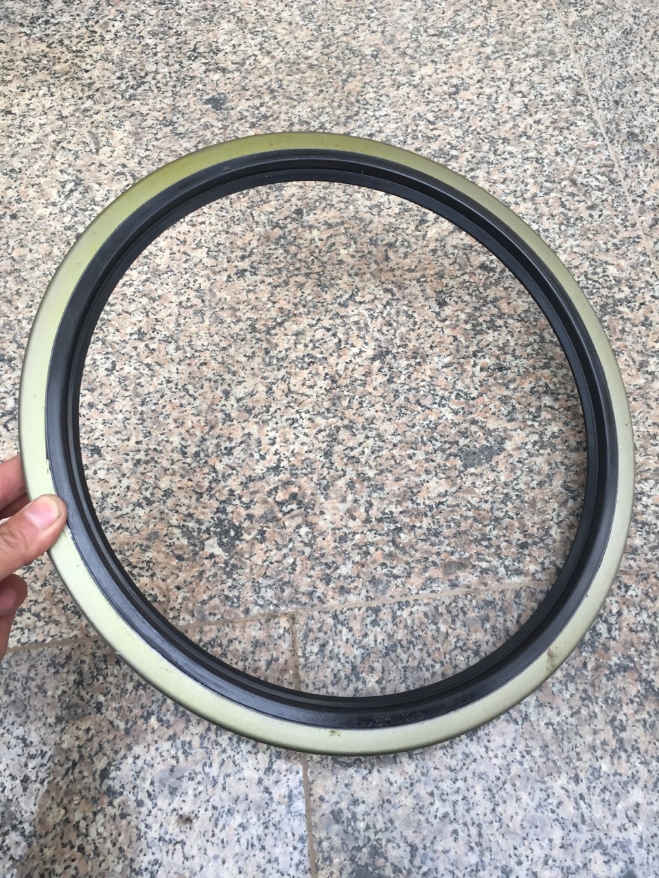厂家供应骨架油封氟胶 氟胶tc油封 铁壳氟胶油封 大量批发示例图8