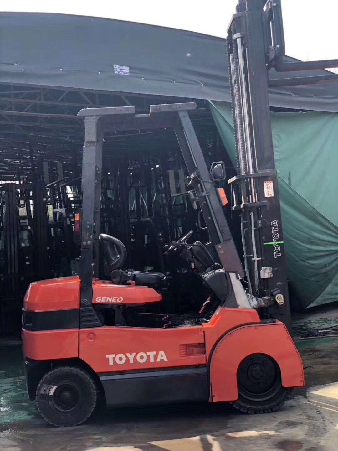 10000吨叉车图片 三吨叉车 叉车碳刷
