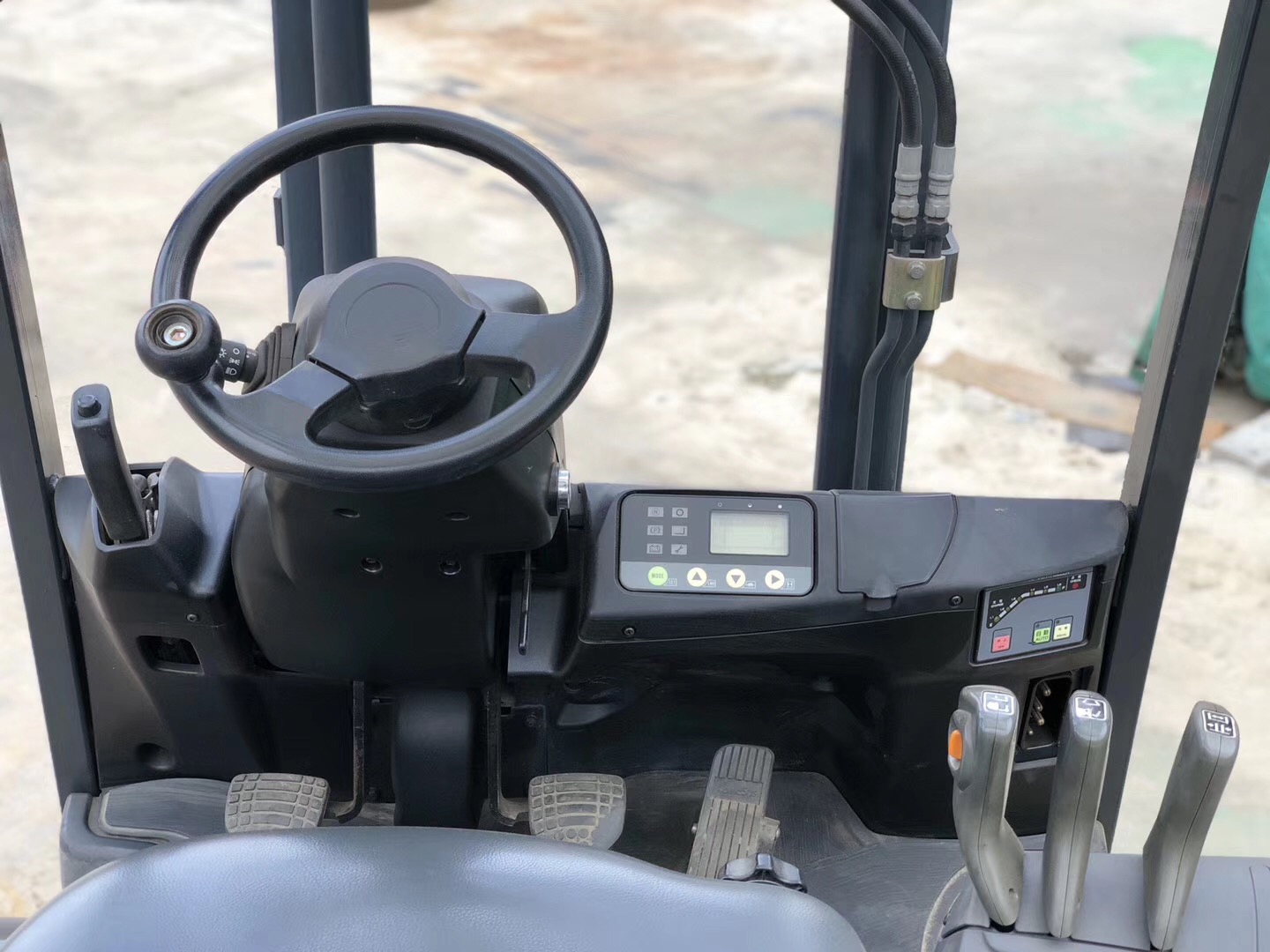 10000吨叉车图片 三吨叉车 叉车碳刷