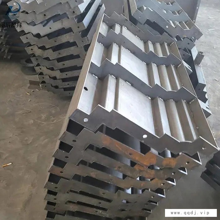 高铁三墙模板厂定-焦作三墙模板-锐铭模具图1