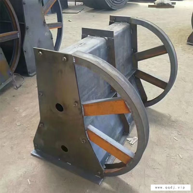 湖北隔离墩钢模具-高速隔离墩钢模具-瑞隆模具图1