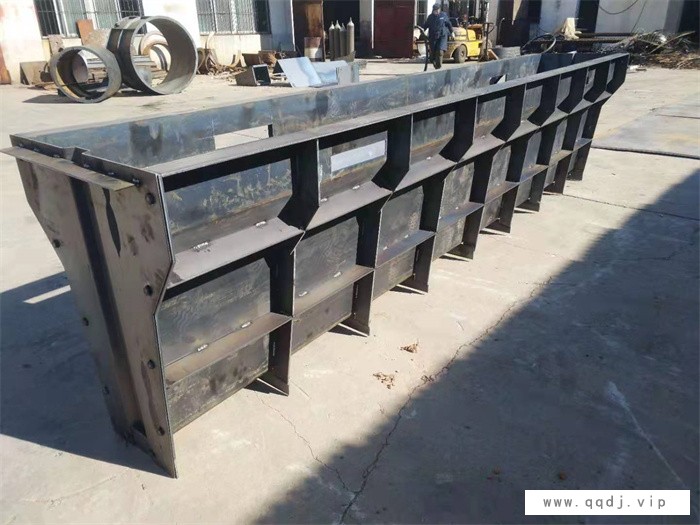 白山隔离墩钢模具-锐铭-隔离墩钢模具供应图1