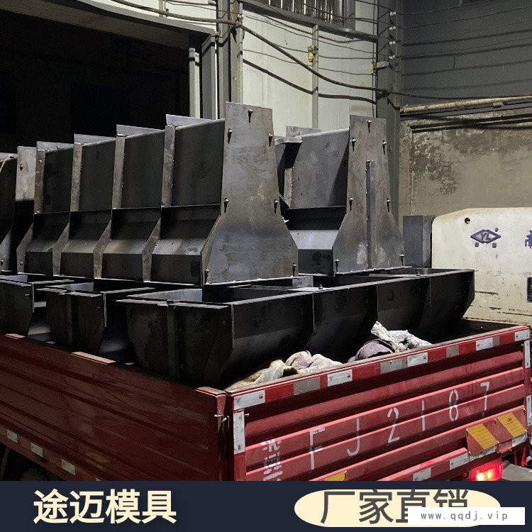 公路隔离墩钢模具-途迈-宜春隔离墩模具图1