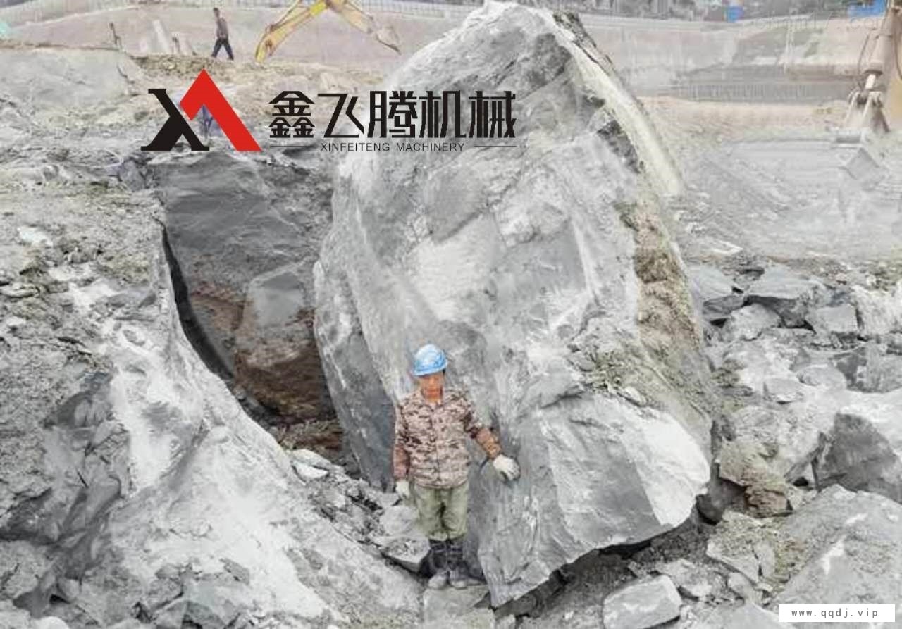 液压分裂机施工现场图1