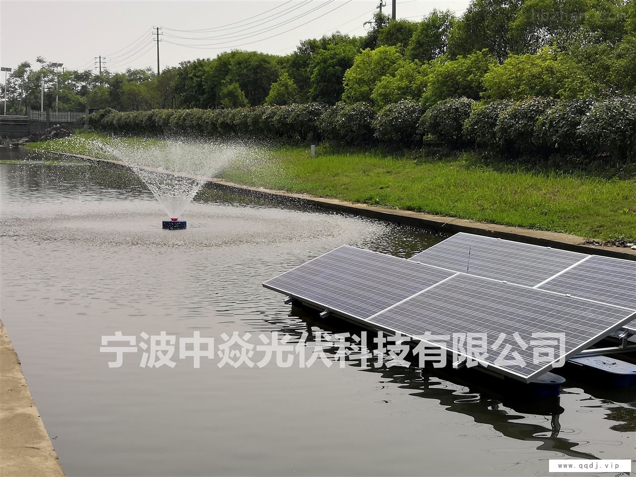 喷泉式太阳能增氧曝气机图1