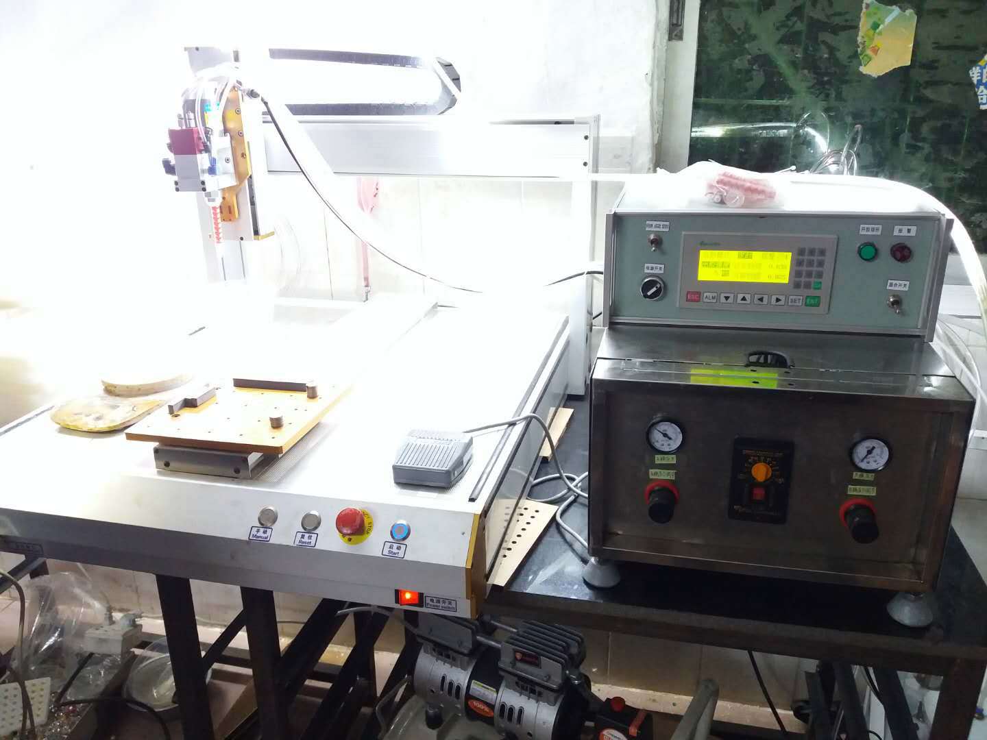 三轴灌胶机 手机壳点胶机水晶胶打胶机灌胶机手机外壳打胶机示例图2