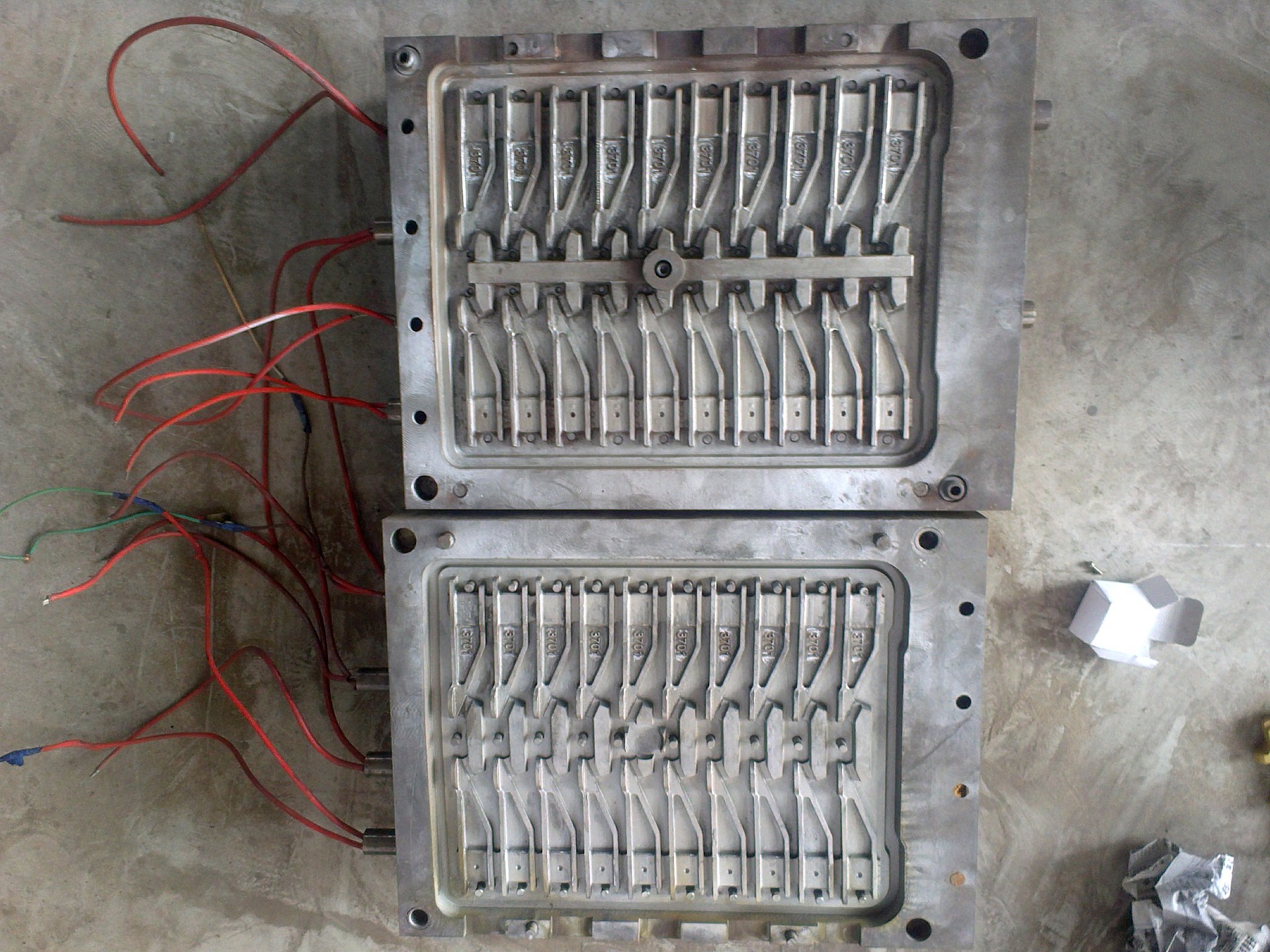 铸造模具-射芯机模具-热芯盒覆膜砂模具-翻砂模具制作设计-壳芯机示例图1