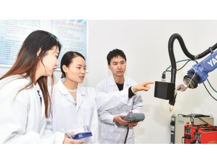 上海电机学院材料学院就业率连续三年上升，“就业热”和“招生冷”引发思考“冷门专业”学生缘何成就业市场香饽饽